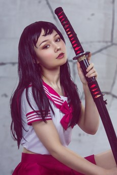 black-hair-woman-holding-black-katana-961994.jpg