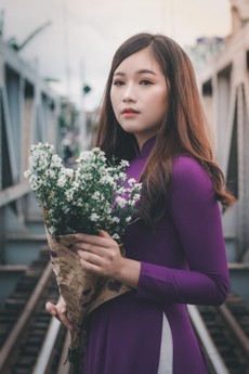 woman-holding-white-baby-s-breath-flowers-1423823.jpg