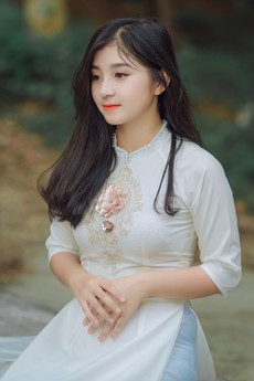 woman-in-white-dress-1391499.jpg