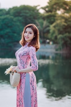 woman-standing-and-doing-pose-beside-lake-1468379.jpg