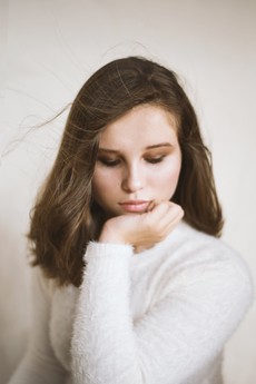 woman-wearing-white-sweater-2283015.jpg