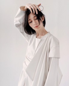 woman-in-white-long-sleeved-dress-1030895.jpg