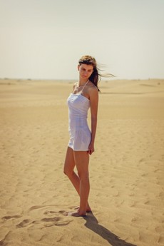 barefoot-desert-enjoyment-female-348274.jpg