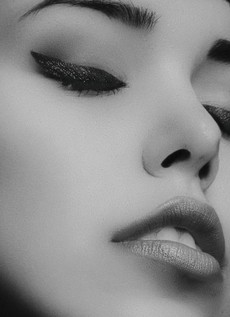 graycale-photography-of-a-woman-s-face-1264442.jpg