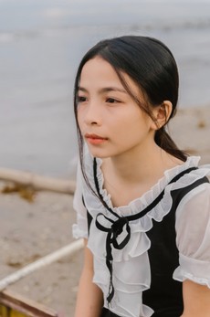 selective-focus-photography-of-sitting-girl-wearing-black-3170440.jpg