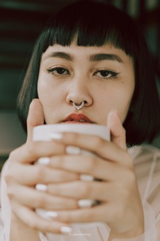 woman-holding-a-cup-3192185.jpg