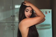 woman-in-sexy-pose-1914837.jpg
