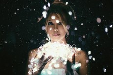 white-string-lights-2661536.jpg