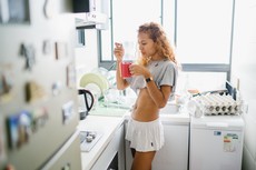 woman-holding-coffee-mug-1507940.jpg