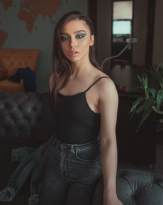 woman-in-black-spaghetti-strap-top-3085937.jpg