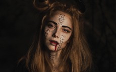 woman-with-face-paint-3061821.jpg