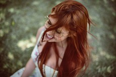 women-s-gold-colored-framed-eyeglasses-close-up-photography-2661545.jpg