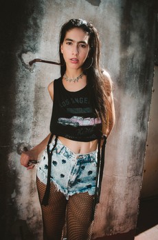 woman-wearing-black-los-angeles-graphic-crop-top-blue-denim-907802.jpg
